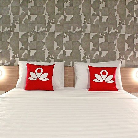 Zen Premium Sampoerna Strategic Square Hotel Джакарта Екстериор снимка