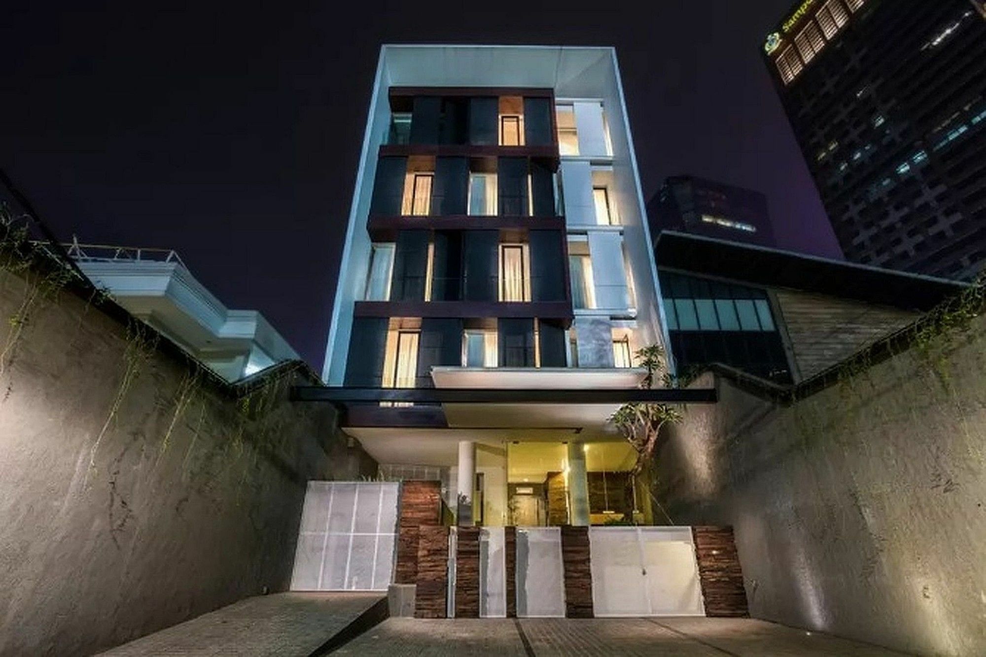 Zen Premium Sampoerna Strategic Square Hotel Джакарта Екстериор снимка