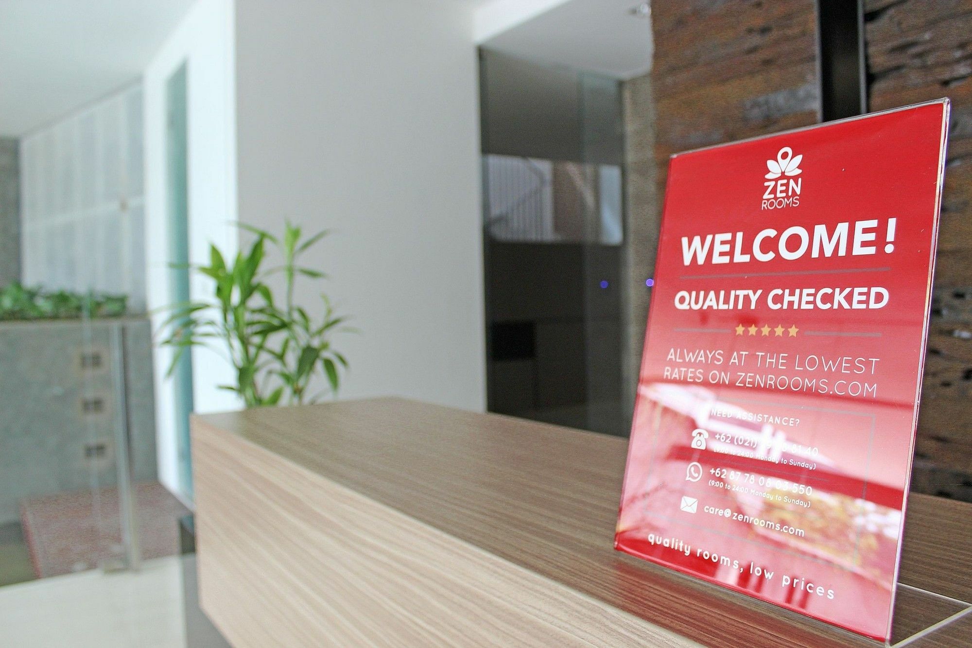 Zen Premium Sampoerna Strategic Square Hotel Джакарта Екстериор снимка