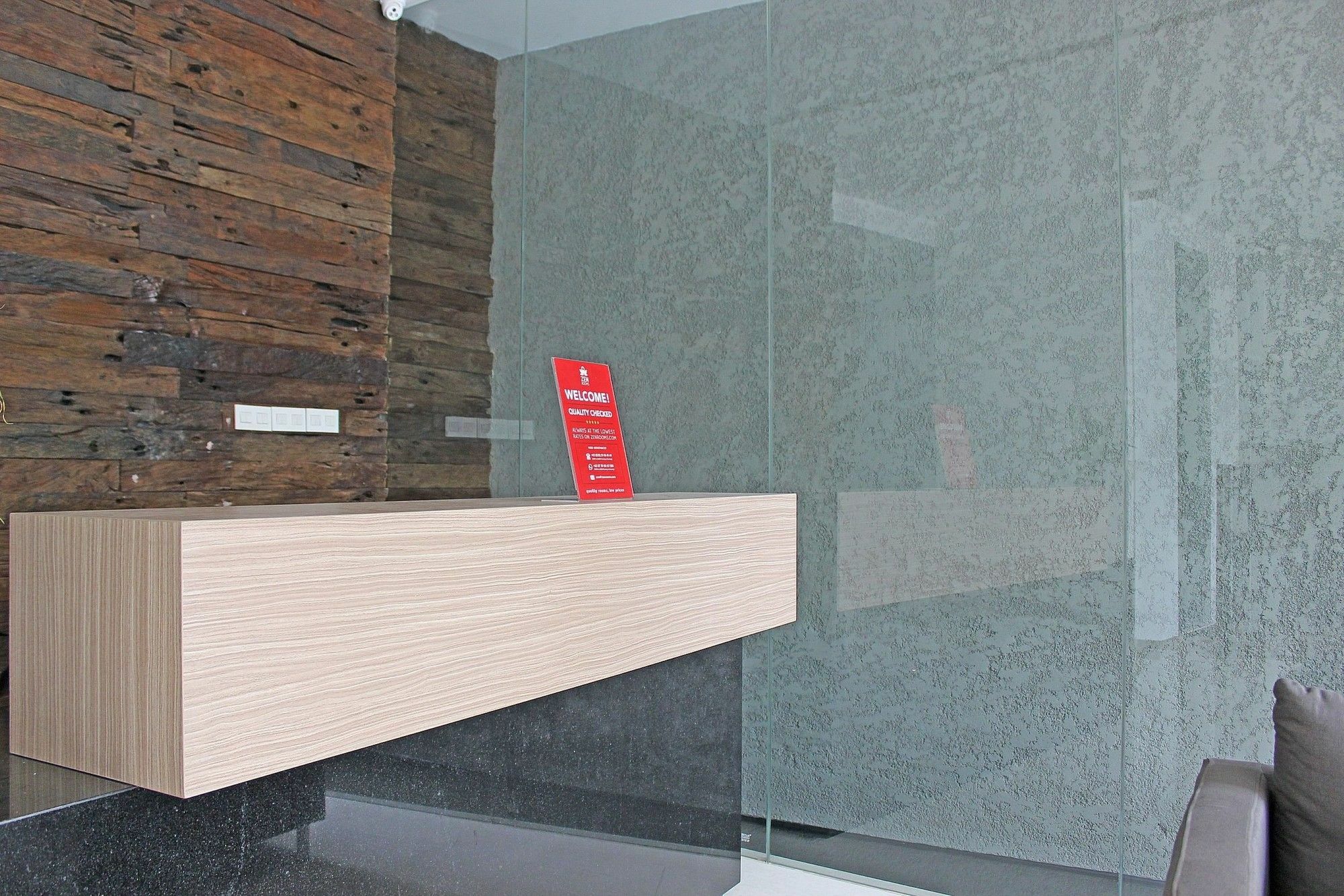 Zen Premium Sampoerna Strategic Square Hotel Джакарта Екстериор снимка
