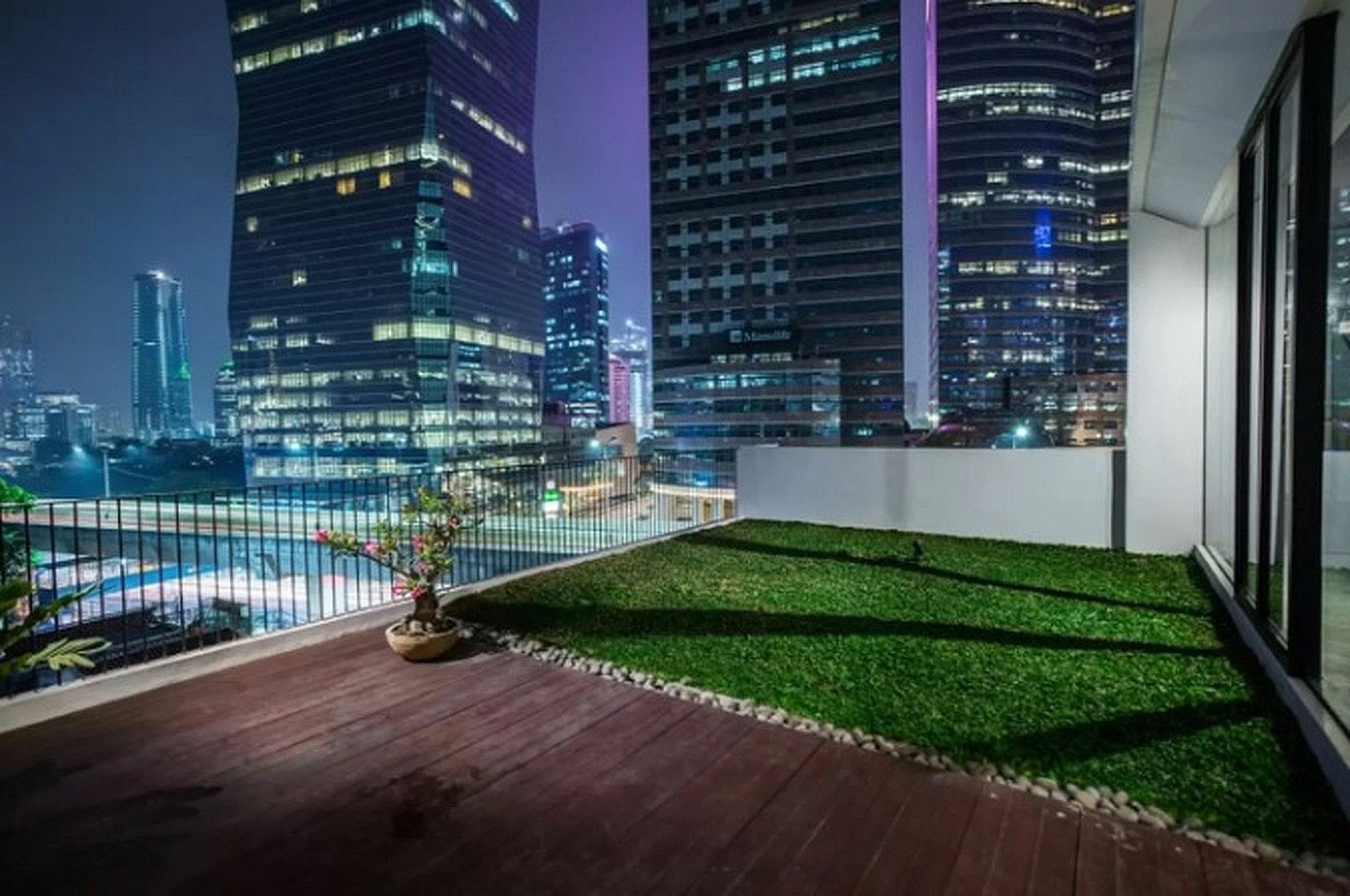 Zen Premium Sampoerna Strategic Square Hotel Джакарта Екстериор снимка