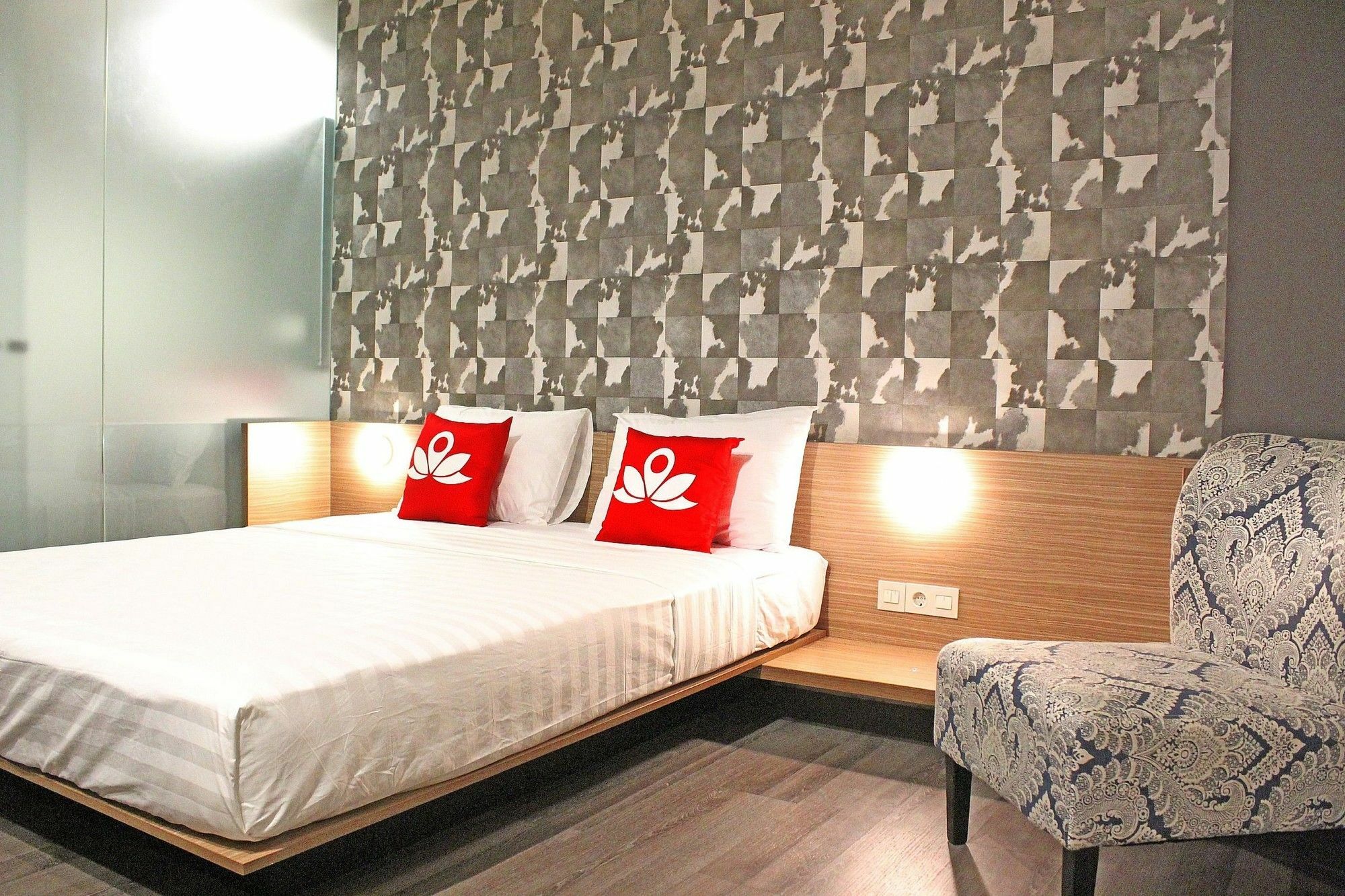 Zen Premium Sampoerna Strategic Square Hotel Джакарта Екстериор снимка
