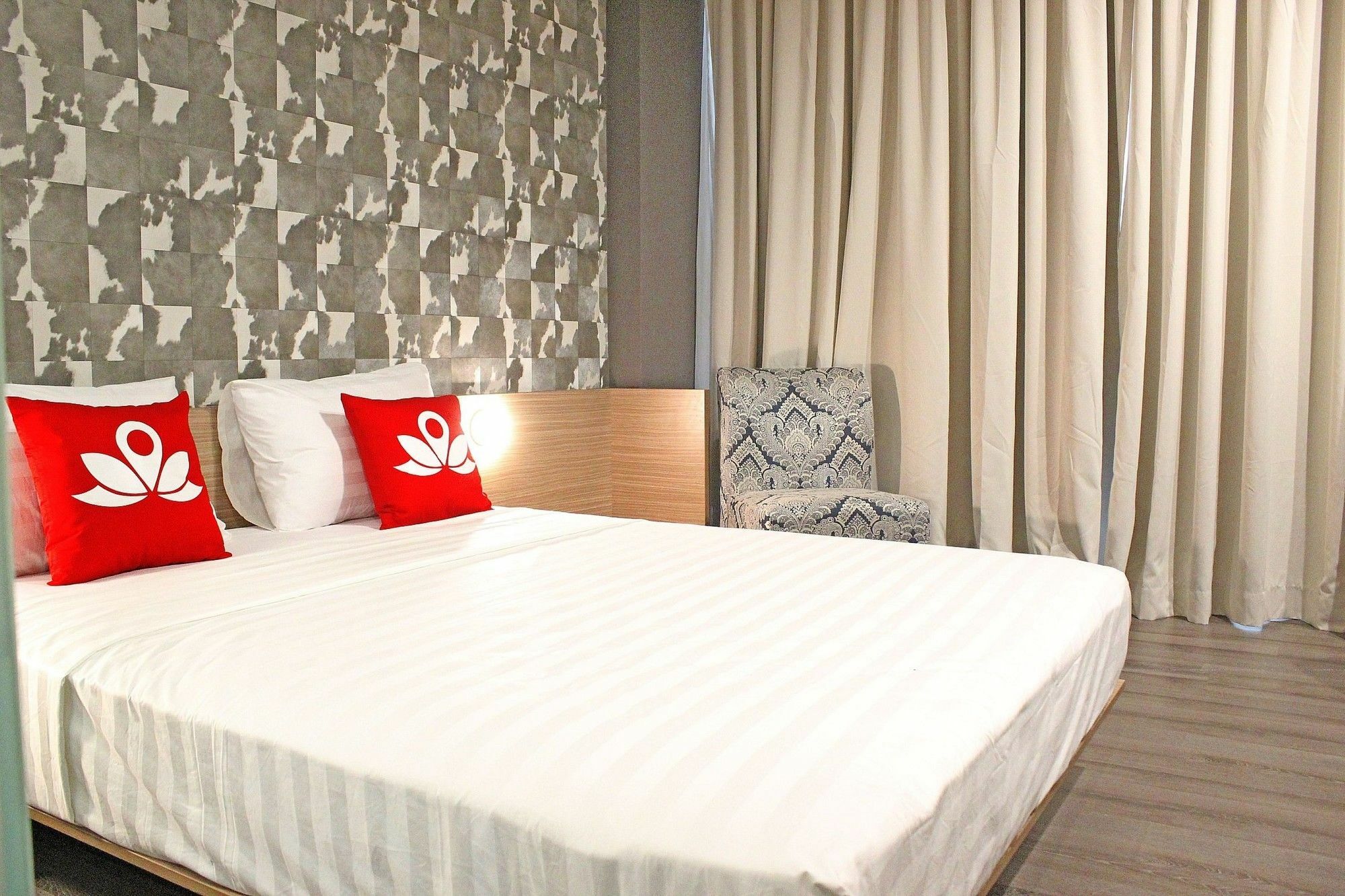Zen Premium Sampoerna Strategic Square Hotel Джакарта Екстериор снимка