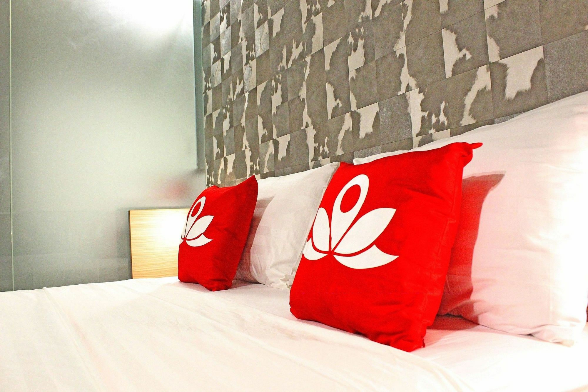 Zen Premium Sampoerna Strategic Square Hotel Джакарта Екстериор снимка