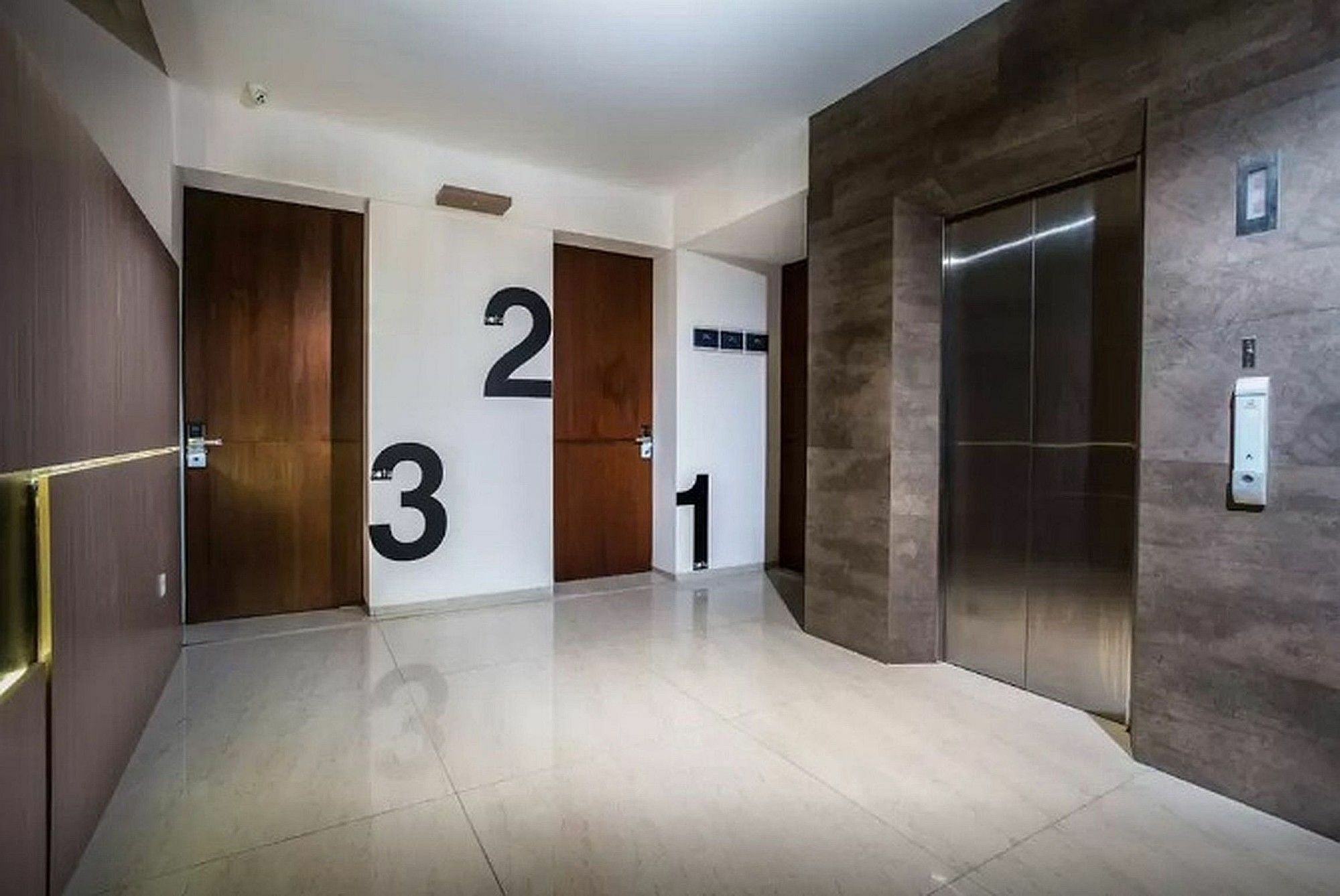 Zen Premium Sampoerna Strategic Square Hotel Джакарта Екстериор снимка