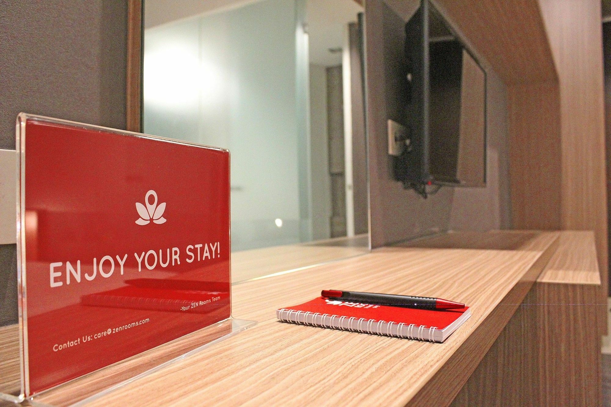 Zen Premium Sampoerna Strategic Square Hotel Джакарта Екстериор снимка