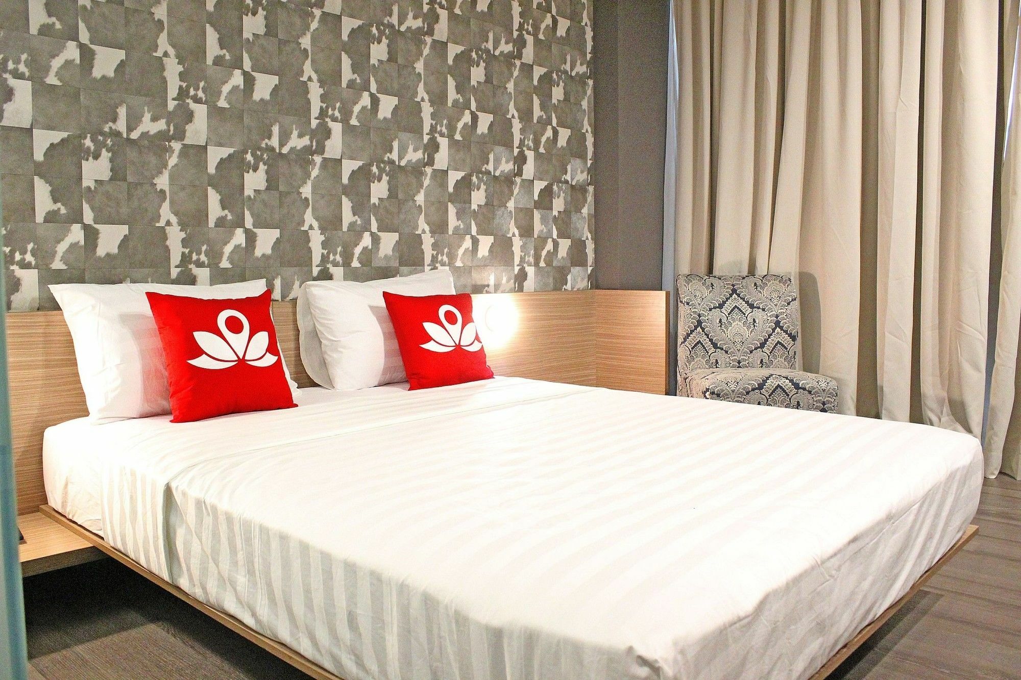 Zen Premium Sampoerna Strategic Square Hotel Джакарта Екстериор снимка