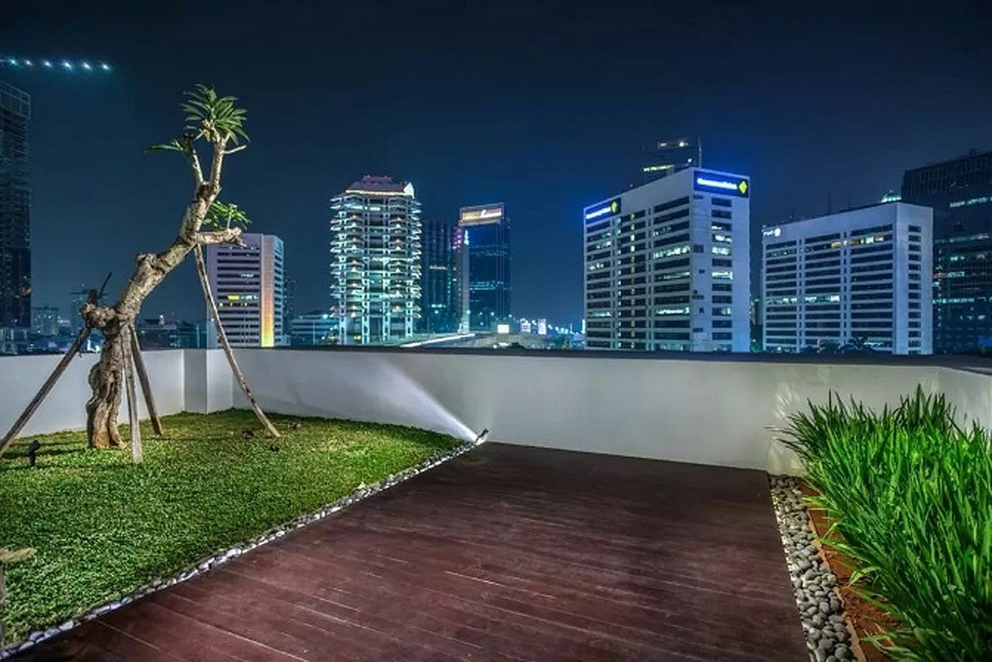 Zen Premium Sampoerna Strategic Square Hotel Джакарта Екстериор снимка